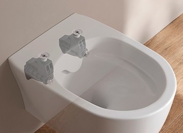 Jak zamontować miskę zawieszaną z ukrytym montażem?